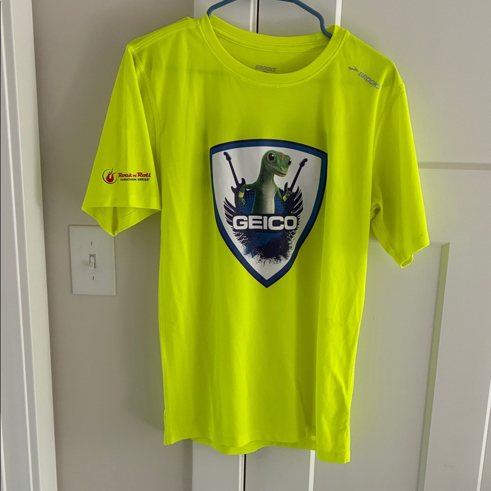 Brooks Neon Graphic Geico Running Tee